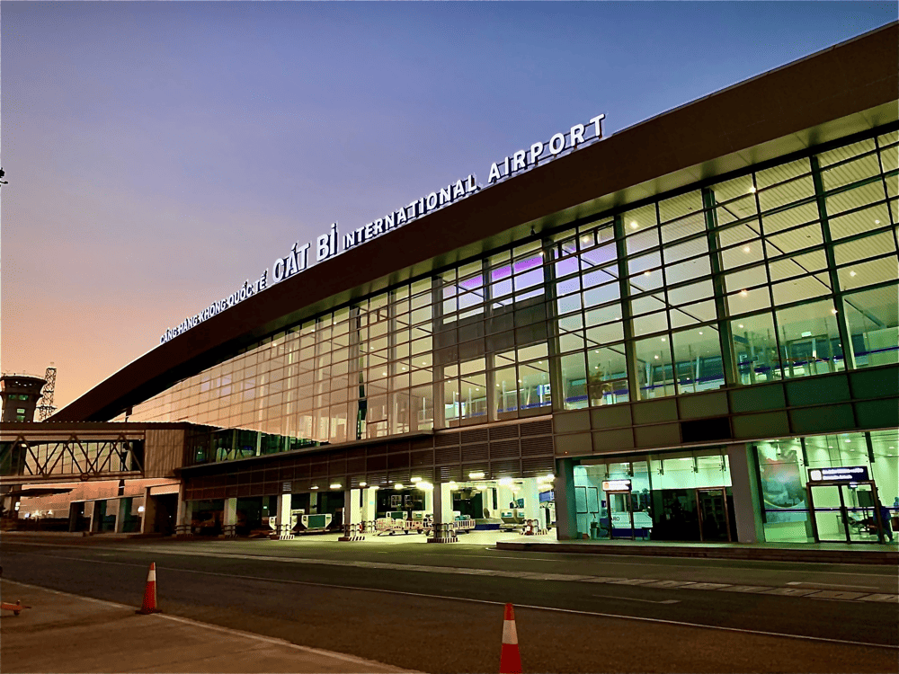 S&acirc;n bay quốc tế C&aacute;t Bi l&agrave; cảng h&agrave;ng kh&ocirc;ng hiện đại của Hải Ph&ograve;ng, phục vụ cả chuyến bay nội địa v&agrave; quốc tế (Nguồn: Cảng H&agrave;ng Kh&ocirc;ng Quốc Tế C&aacute;t Bi - Cat Bi International Airport)